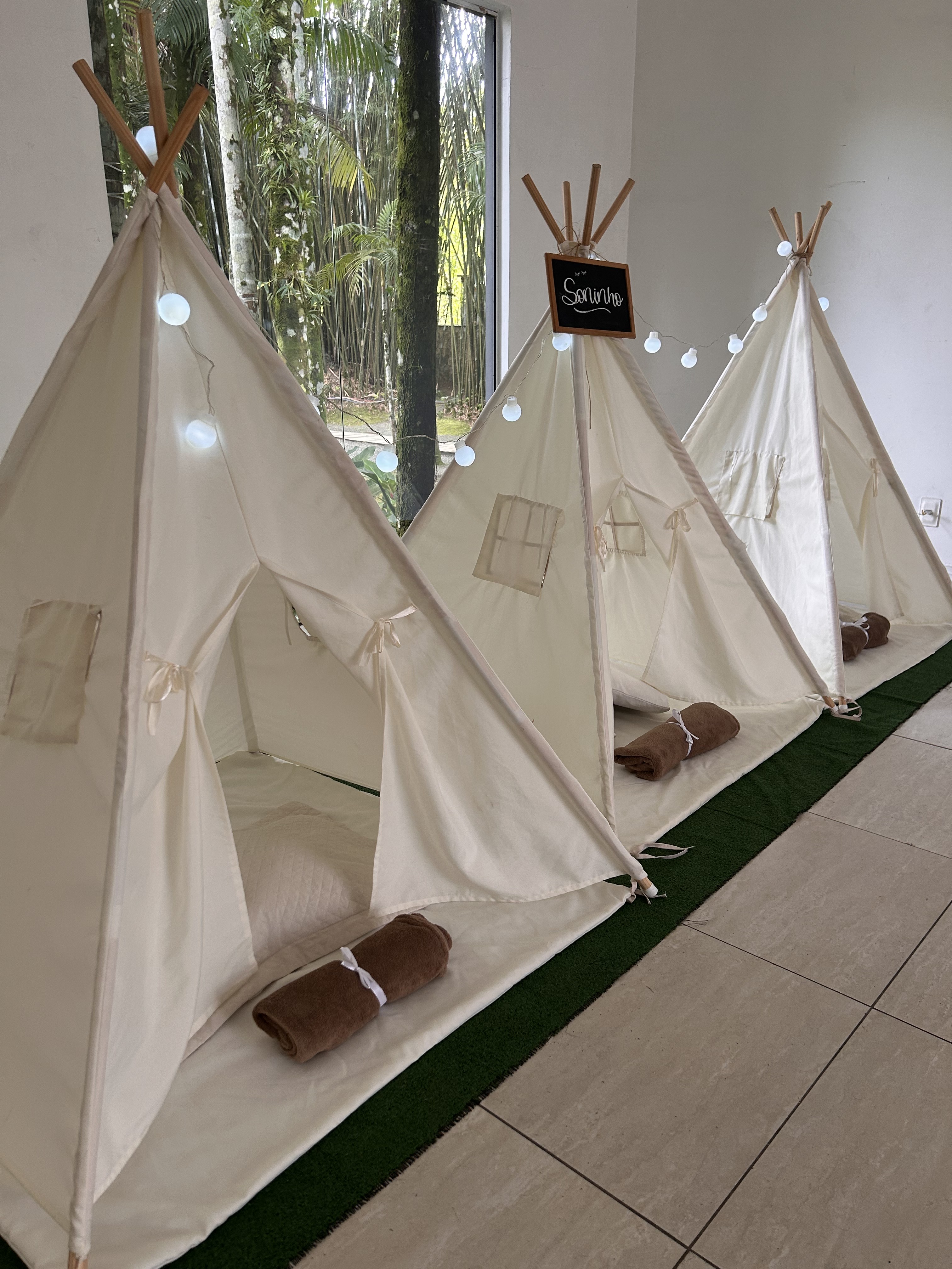 Festa do pijama em Joinville com cabanas e tendas montadas